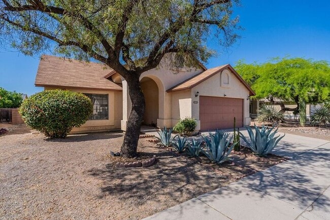 Building Photo - Bright, Spacious & Ready to Welcome You Ho... Rental