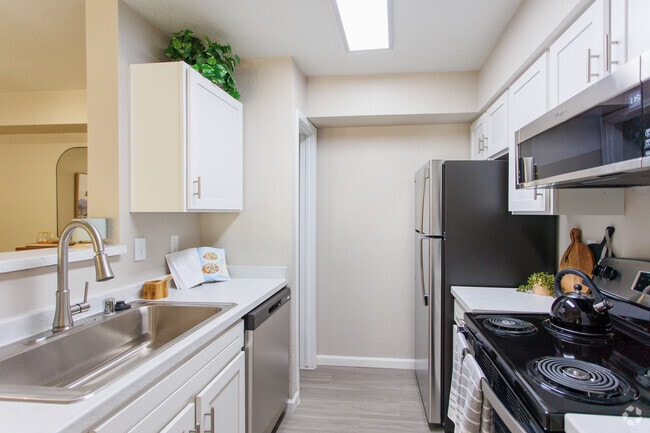 2BD, 2BA - 911SF - Kitchen
