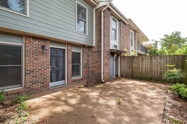 Photo - 676 Hotchkiss Ln