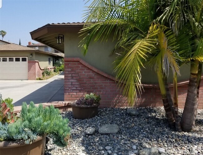 Building Photo - 14449 Palmrose St Rental