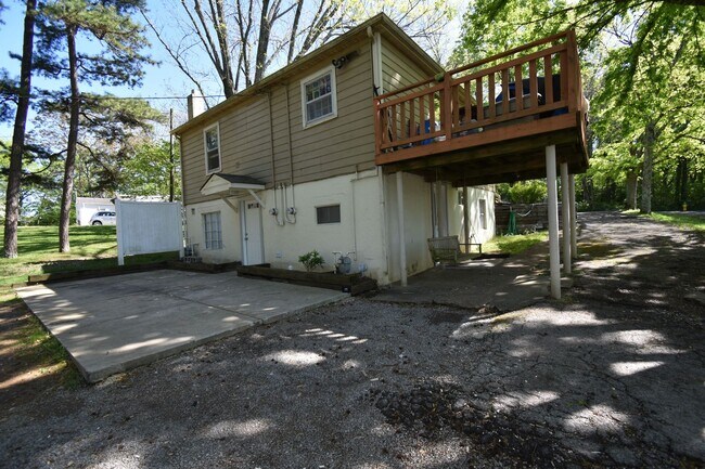 Building Photo - 1621 Golf Club Ln Unit Downstairs (B) Rental
