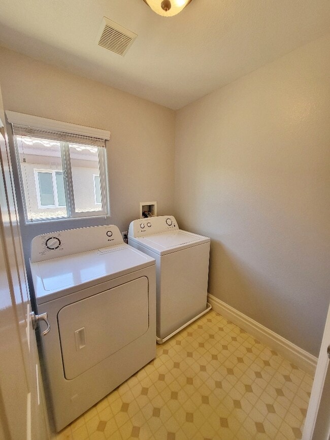 Photo - 6686 Keyesport Ct