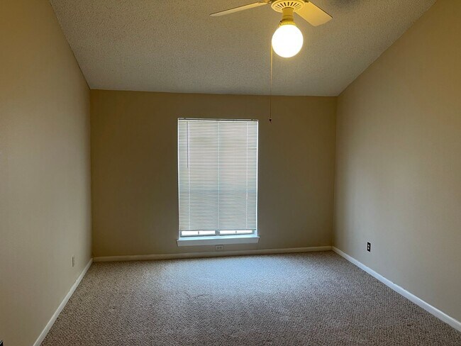 2255 Thousand Oaks Dr Unidad 504