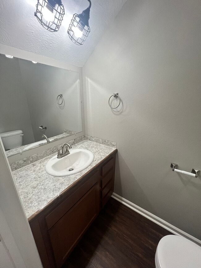 Photo - 951 Tallow Rd