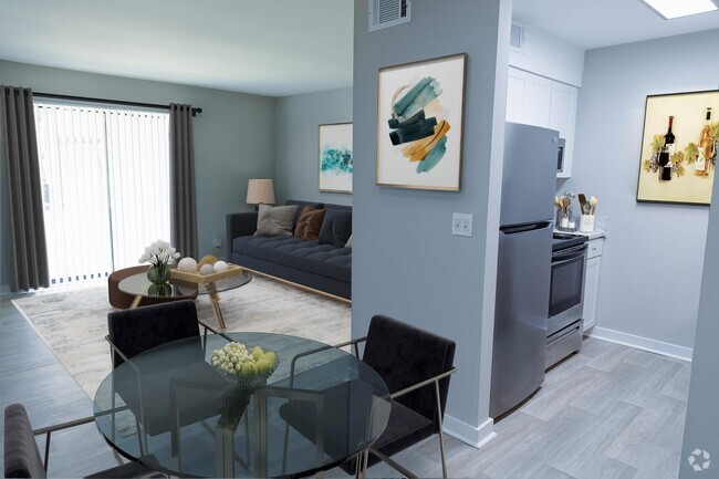 SPACIOUS LIVING ROOM AT THE BLUFFS OVER CUMBERLAND - The Bluffs over Cumberland Rental