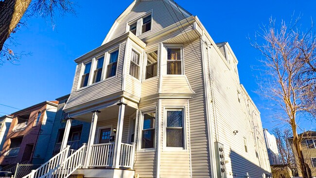 Photo - 140 Fabyan Pl Unidad 2