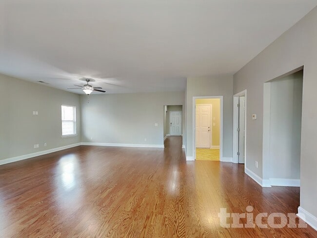 Photo - 176 Bexley Way