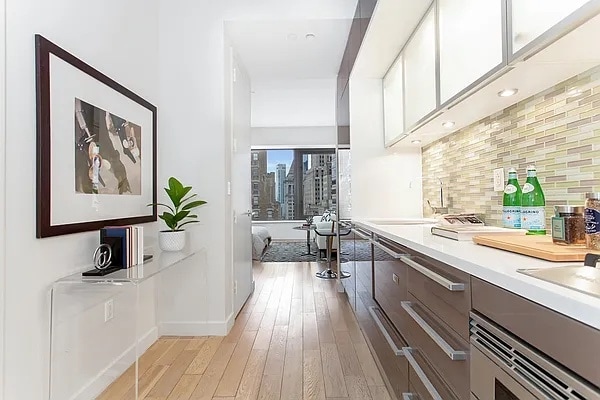 Building Photo - 75 Wall St Unit 29I