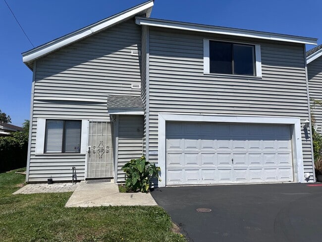 Building Photo - 728 W Phillips St