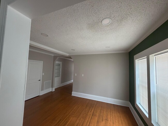 Photo - 243 Spring St SW