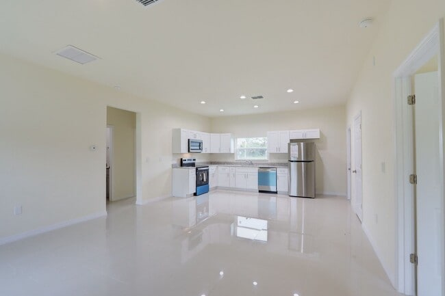 Photo - Brand New 3/2-MOVE IN READY-SEE IT TODAY!!