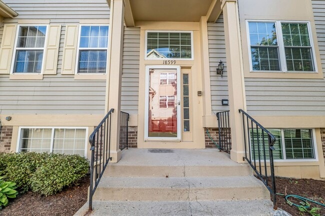 Building Photo - 18599 W Sterling Ct