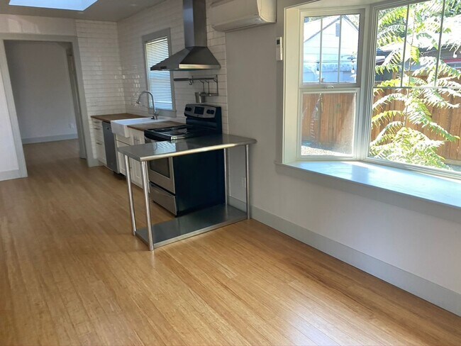 Photo - 3 Bedroom 2 bath home Whiteaker home near parks Unit 91 Lawrence