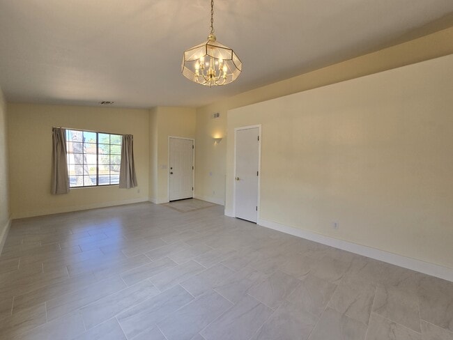 Photo - 7980 N Siskiyou Dr