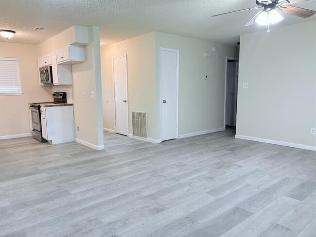 Photo - 711 Meadow Lake Dr