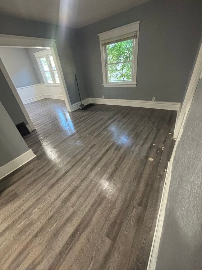 Photo - 2205 Lincoln Way W