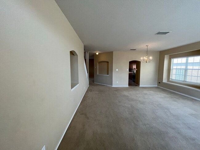 21114 Villa Valencia