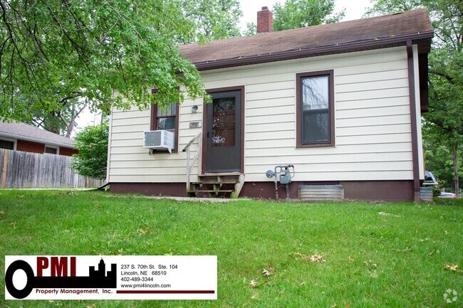 Building Photo - 1 Bedroom, 1.5 Bathroom, House For Rent Av...