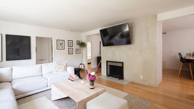 Photo - 4049 Fairway Blvd