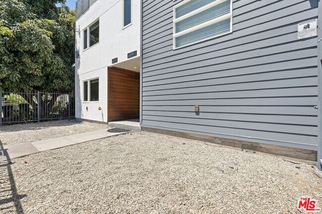 Photo - 6119 Fountain Ave
