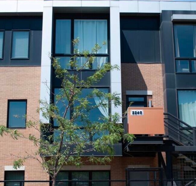 Building Photo - 2240 W Madison St