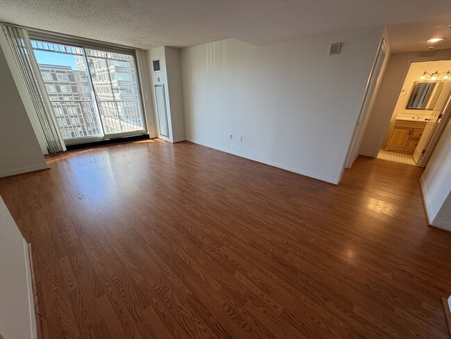 Photo - 10 Museum Way Unit 523