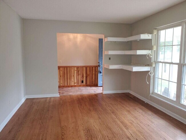 "Spacious 5-Bedroom Retreat with 3 Full Baths in Huntsville – Your Perfect Family Home Awaits!"