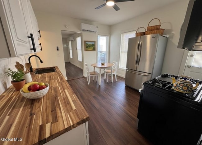 Building Photo - 577 6th Ave