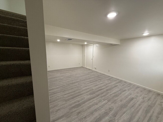 407 W Main St