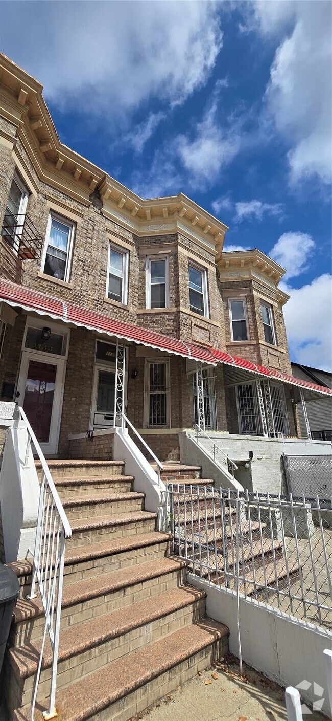 Building Photo - 1135 E 15th St Rental