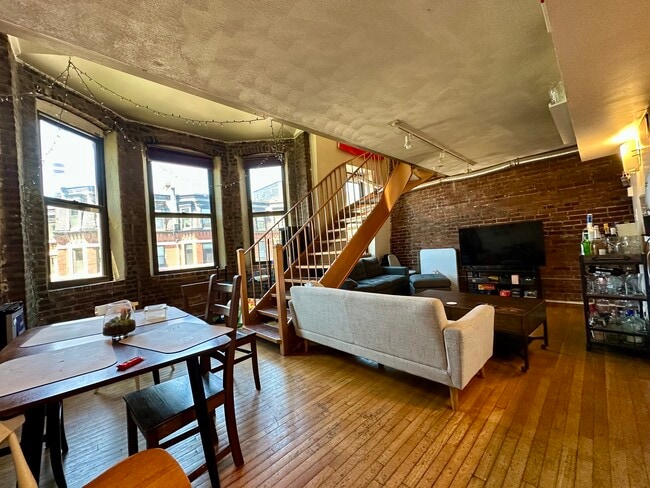 Photo - 279 Newbury St Unidad 279-1
