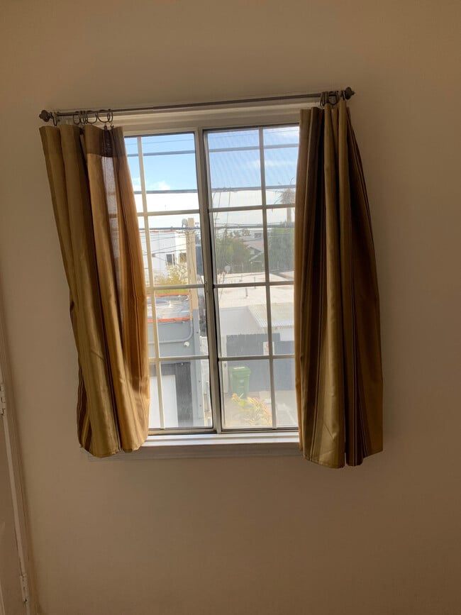 Building Photo - 253 5th Ave Unit 253