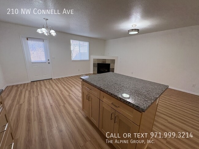 Photo - 210 NW Connell Ave