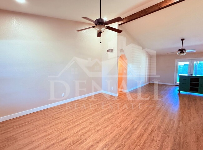 Photo - 306 E Houston Ave