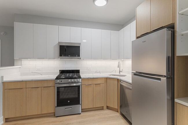 Photo - 1625 W Howard St Unit 220