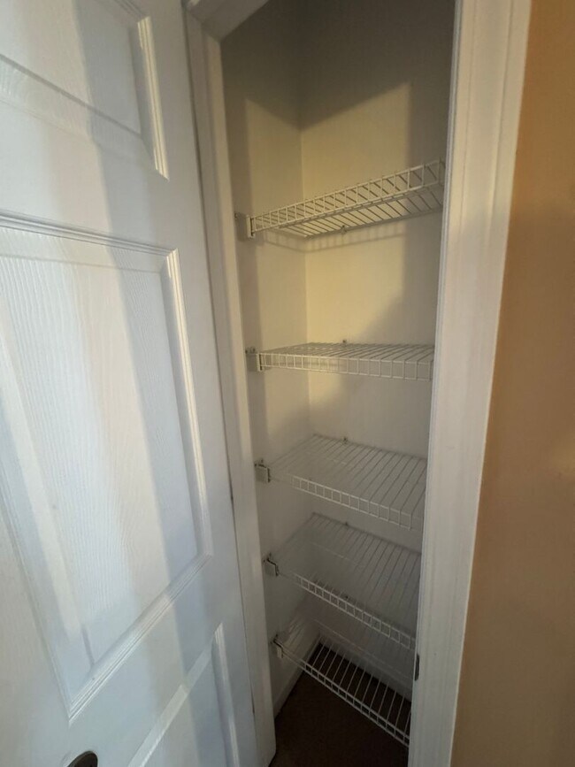 Photo - 3 bedroom townhome available for immediate move in!