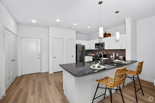 1BR, 1BA - 834SF