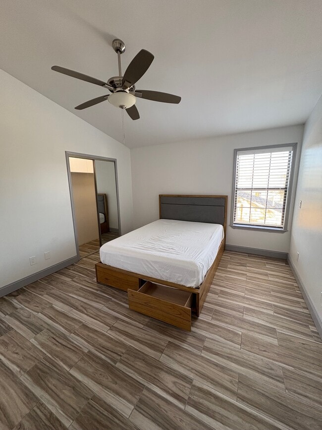 Photo - 105 Braun St Unit Room 2