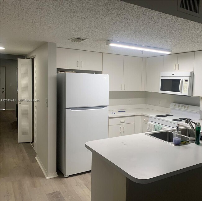 Photo - 9470 Tangerine Pl Unidad 105