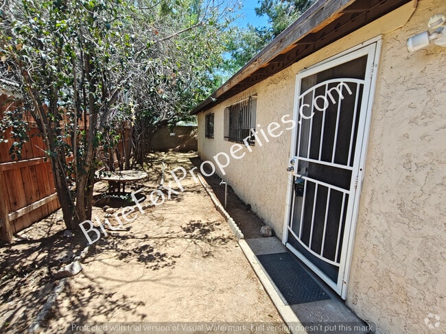 Building Photo - 4142 E Spring St Unit 2 Rental