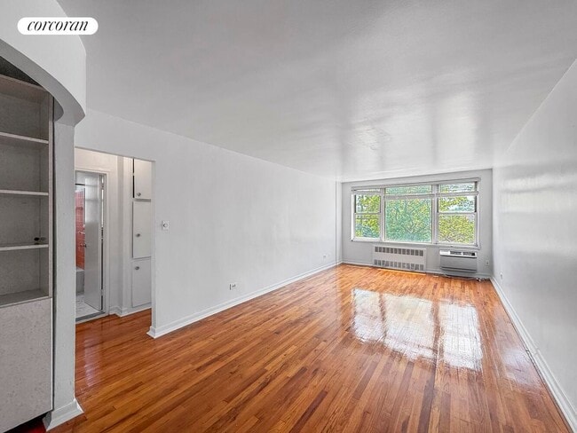 Building Photo - 2600 E 21st St Rental