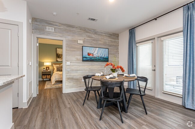1BR, 1BA - 947SF