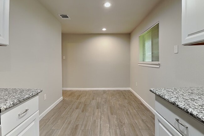 4523 Bayou Vista Dr