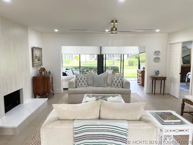 1303 Clubhouse Cir