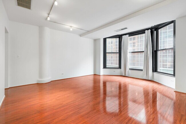 Photo - 431 S Dearborn St