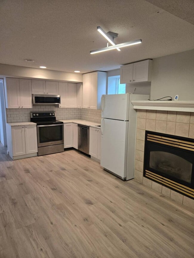 Building Photo - 2.0 bedroom in Calgary Alberta T3L 2C2