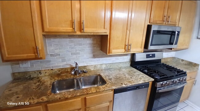 Photo - 1430 E 69th St