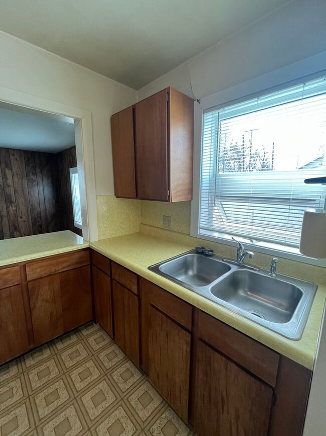 Photo - **Coming Soon Centrally Located 1 Bedroom ...