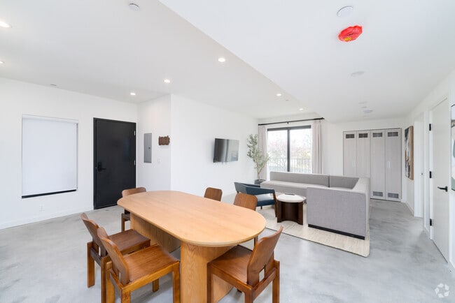 4BR, 2BA - 1161SF