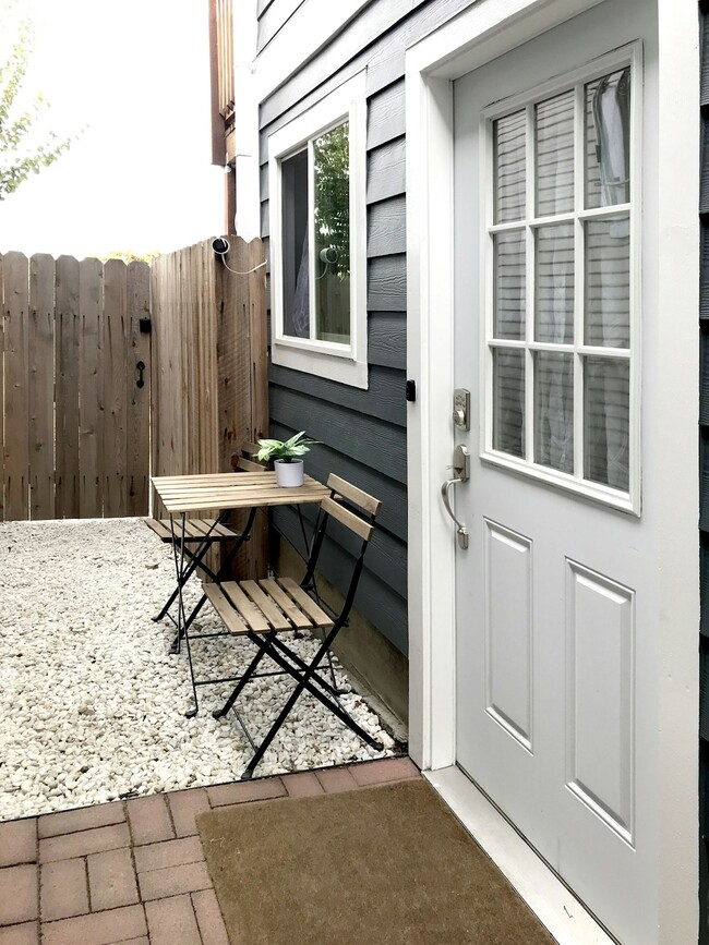 Photo - 2003-2005 Crosby Ave Unit 2003